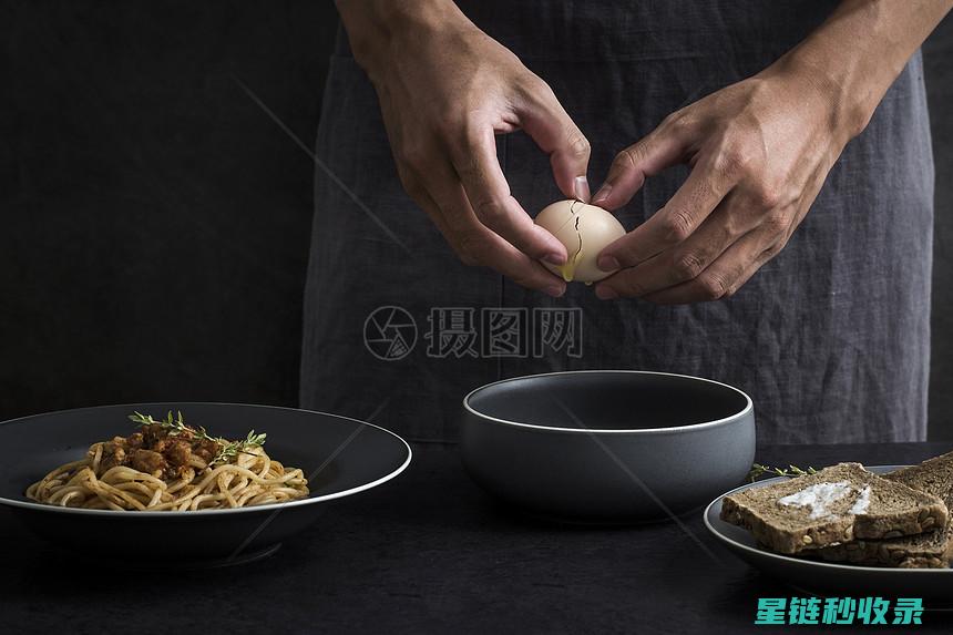 快速剥鸡蛋？这个小技巧你一定要知道 (如何快速剥鸡蛋)